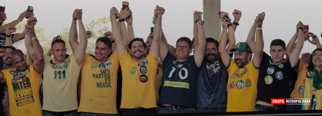 FLÁVIO BOLSONARO E TARCÍSIO FAZEM MOTOCARREATA NO INTERIOR DE SÃO PAULO