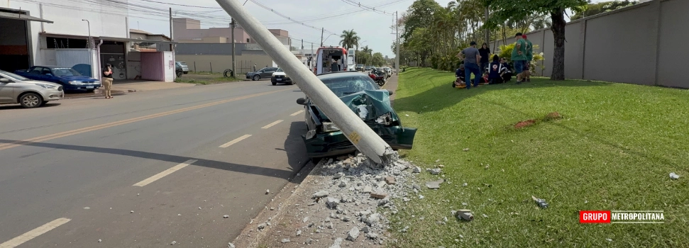 MOTORISTA PASSA MAL BATE CARRO CONTRA POSTE E FICA FERIDO EM PIRACICABA