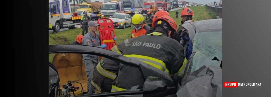 ACIDENTE ENTRE CAMINHÃO E CARRO DEIXA PESSOA EM ESTADO GRAVE NA ANHANGUERA, EM NOVA ODESSA