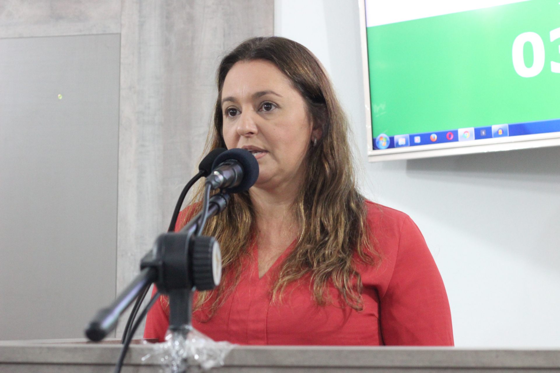Joice busca saída para falta de ônibus no interior
