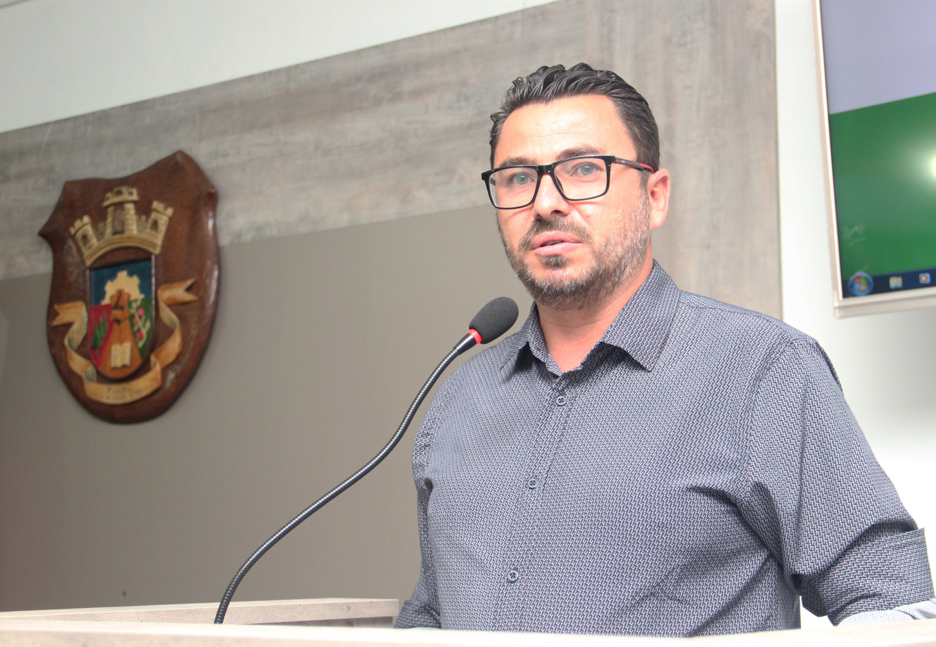 Márcio propõe uniforme escolar gratuito mediante patrocínio