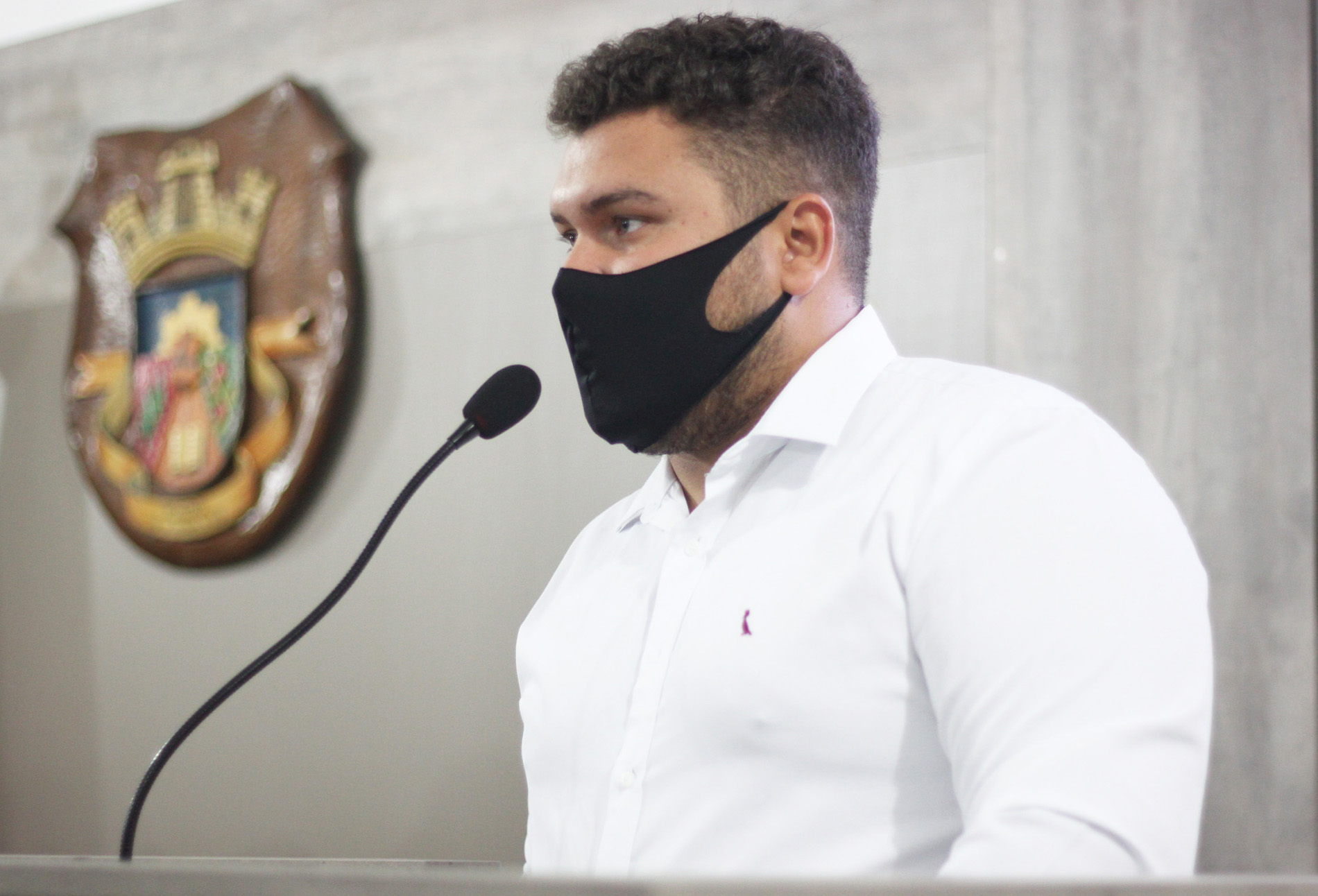 Leco lamenta o fechamento do comércio e pede mais brigadianos