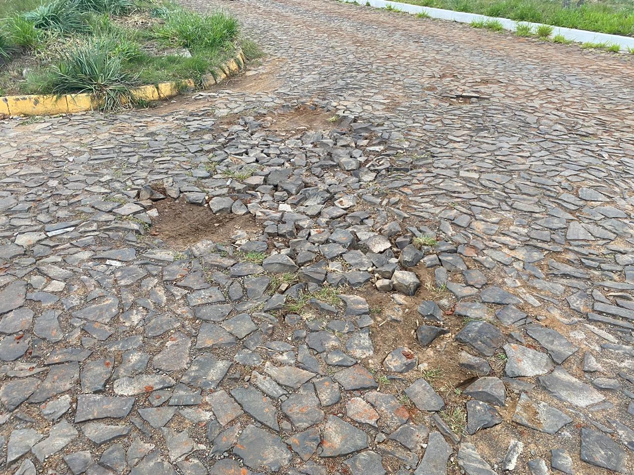Leco: buracos no Parque Netto aumentam risco de acidente