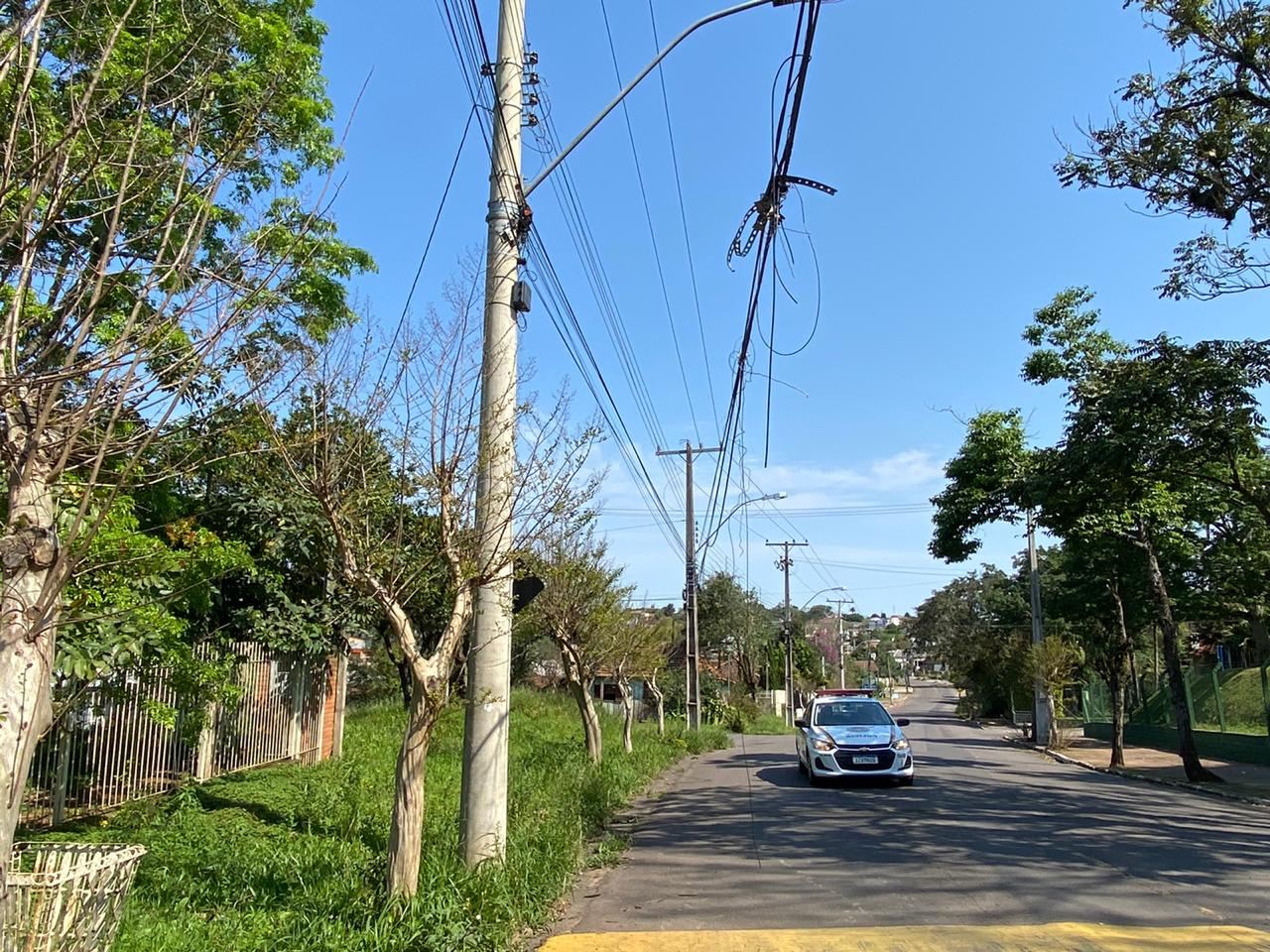 Leco denuncia fios soltos na Avenida Perimetral