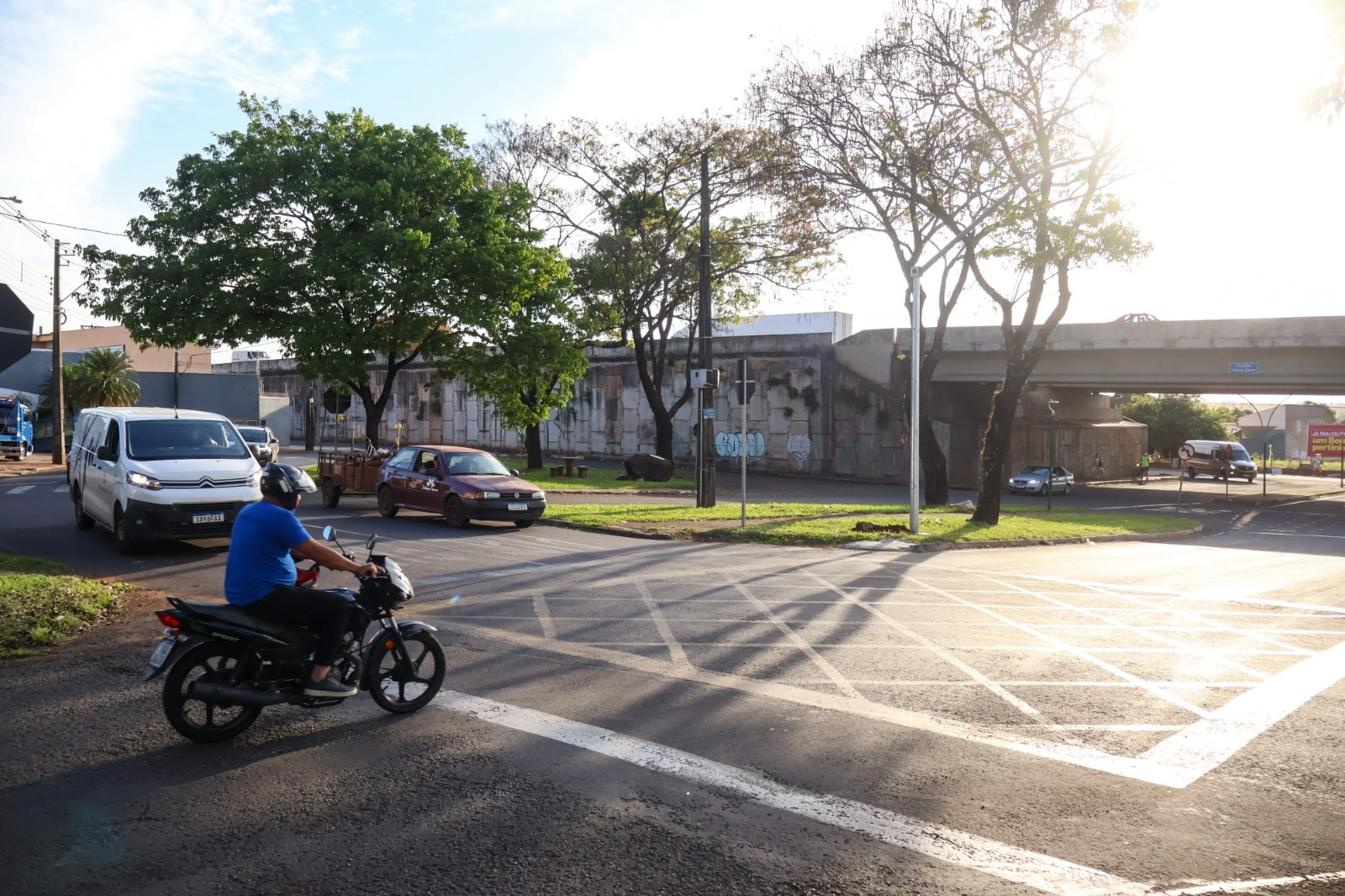 Para ampliar a segurança de pedestres e condutores, cruzamento da Alziro Zarur com as marginais