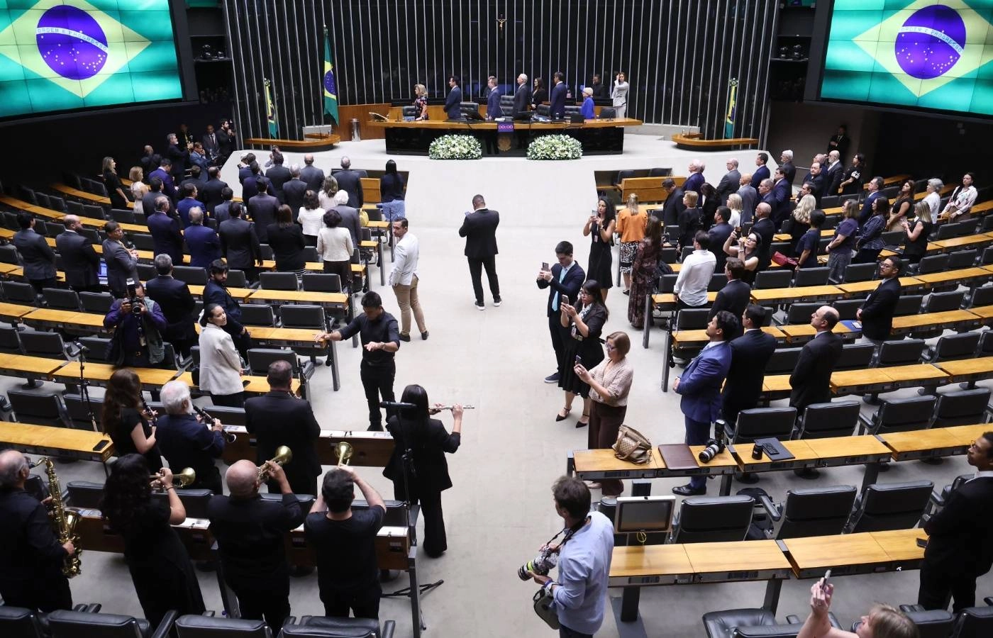 Com menos candidatos, Câmara deve ter maior número de reeleições em 2026