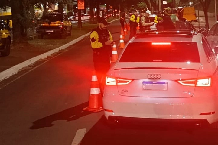 Semob, Guarda Municipal e PM realizam 327 abordagens a condutores em blitze