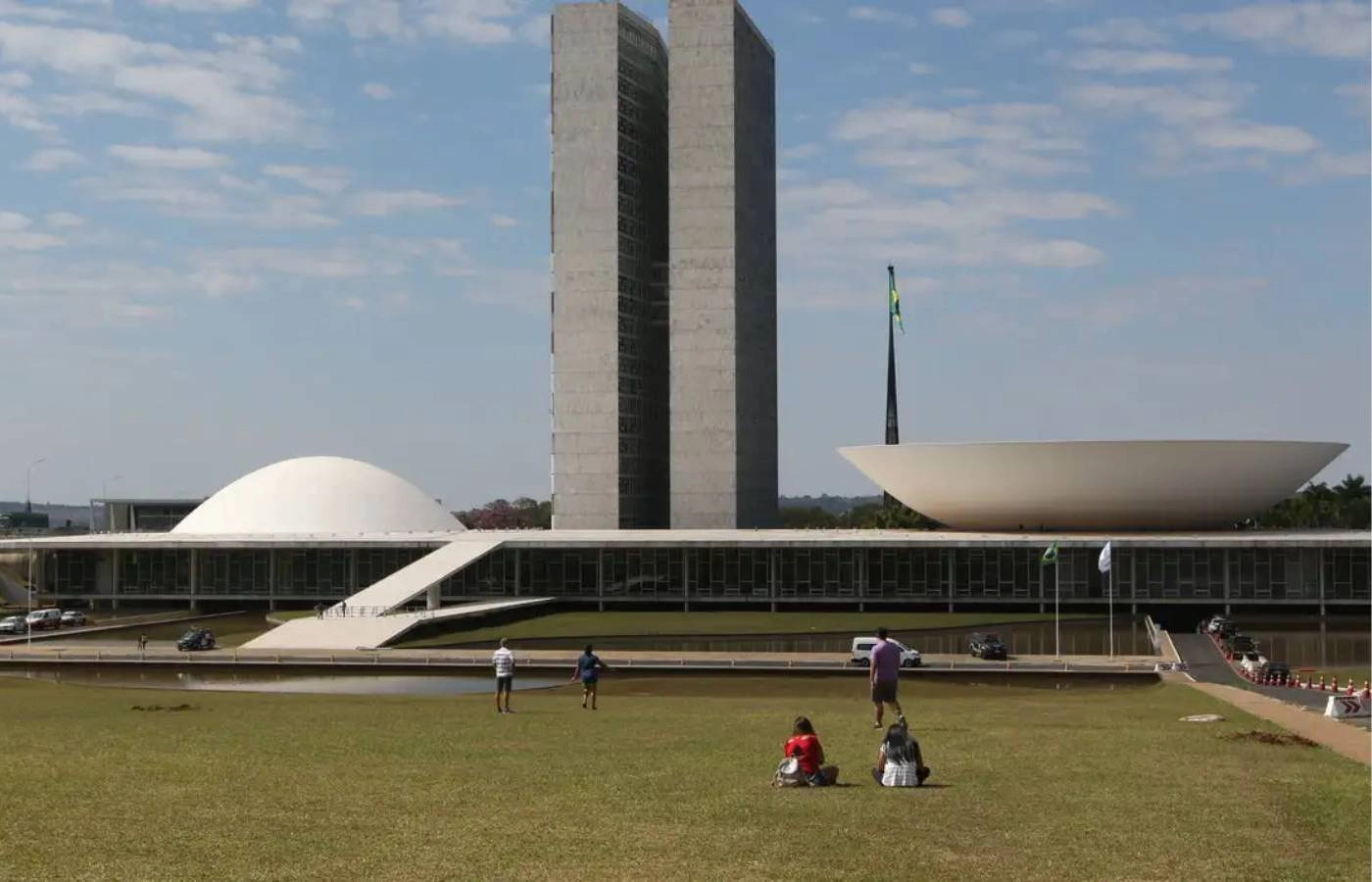 Congresso deve analisar cinco pautas em esforço concentrado nesta semana; escala 6x1 e ‘taxa das blusinhas” estão na lista