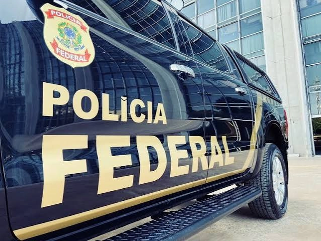 O principal destaque do dia é a crise no Supremo Tribunal Federal (STF) envolvendo a votação sobre o afastamento do diretor-geral da Polícia Federal