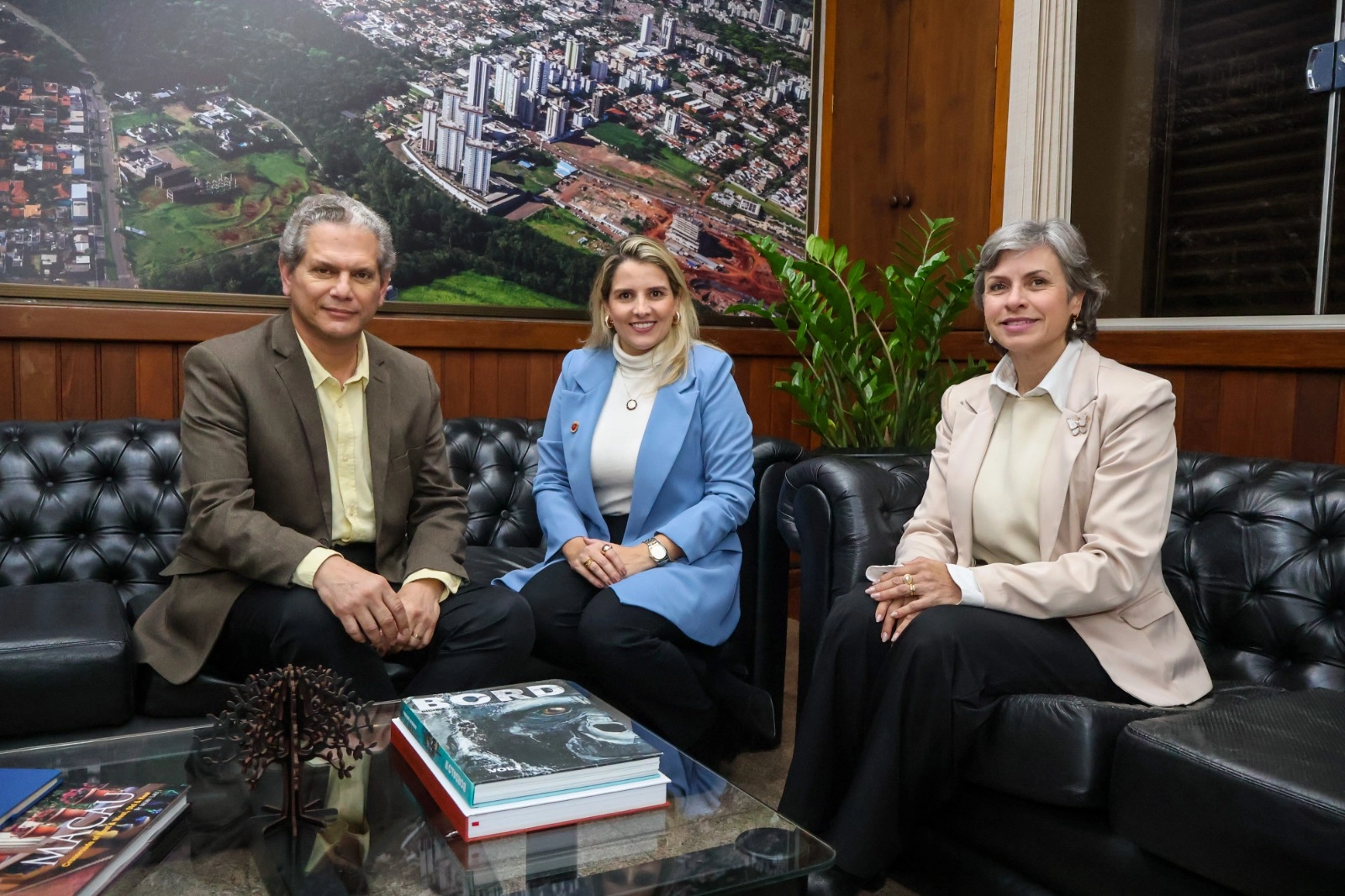 Majô Capdeboscq assume Prefeitura de Maringá durante férias de Silvio Barros e Sandra Jacovós