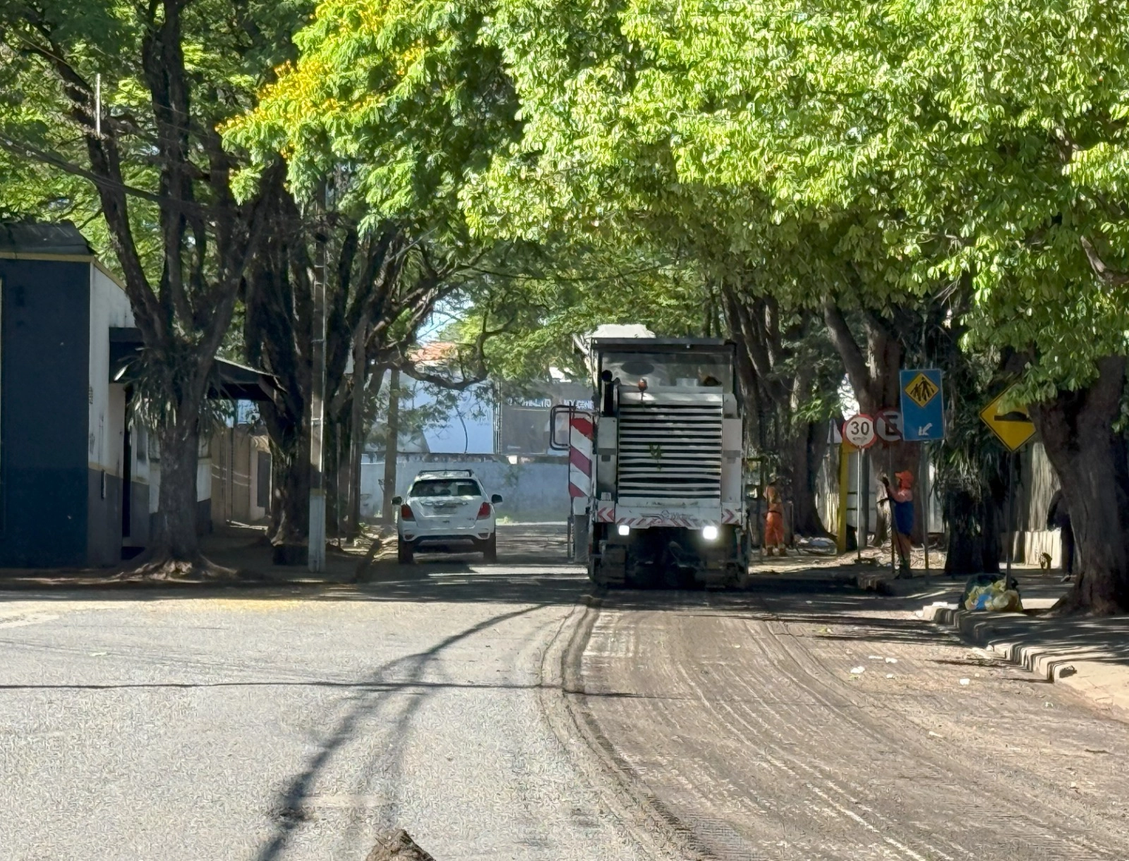 Mais de 146 quilômetros de vias já foram recuperados em Maringá; recapeamento chega à Avenida Londrina a partir desta quinta-feira, 17