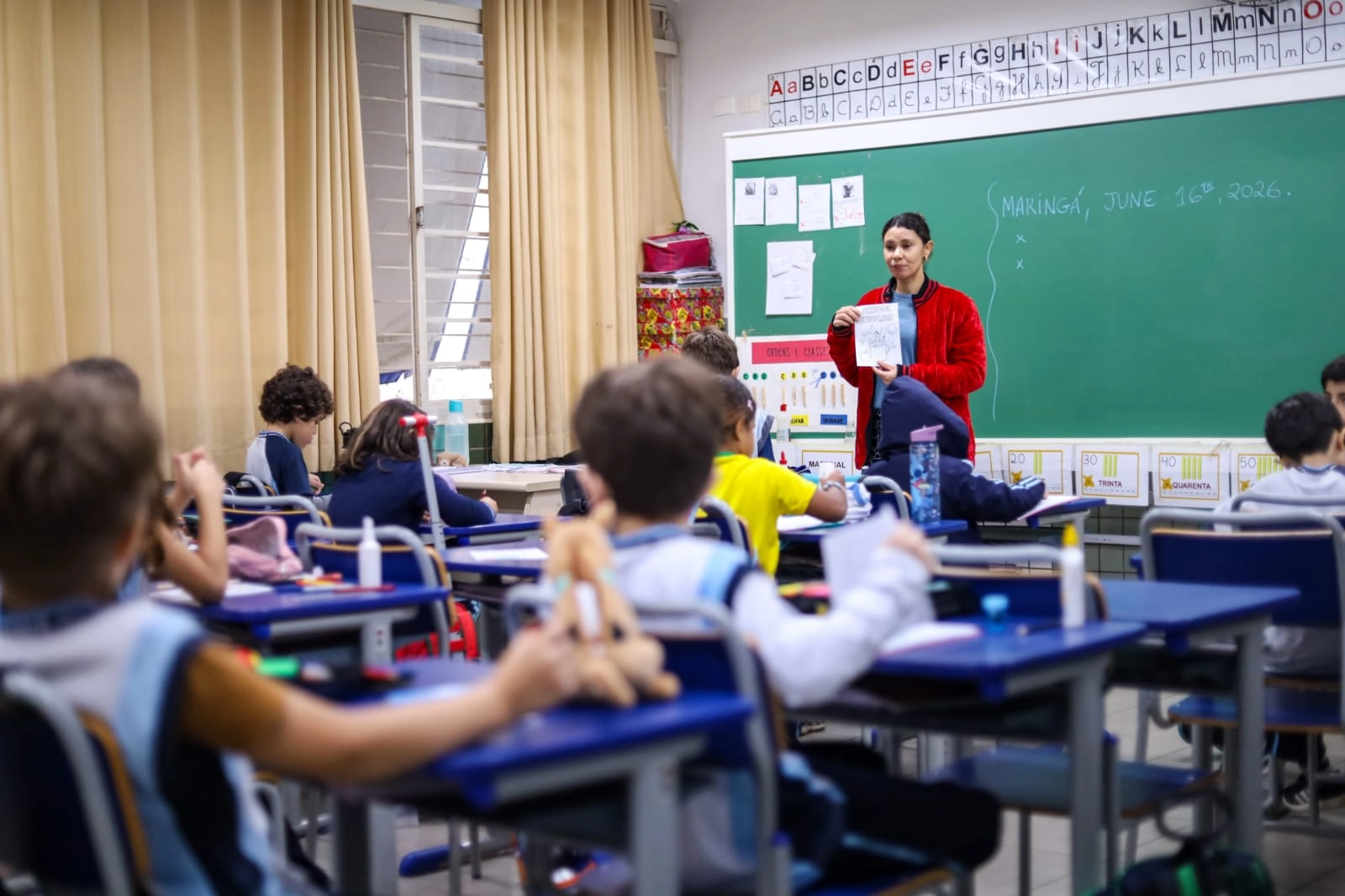 Valorização: 4,5 mil profissionais do magistério de Maringá