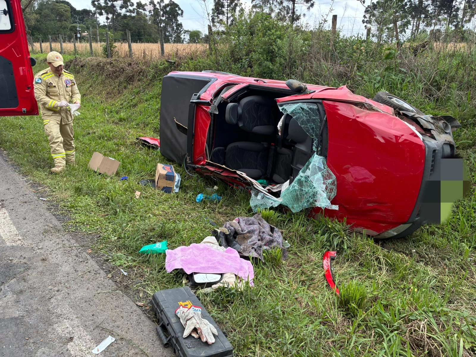 Homem fica ferido após capotamento na PR-151, em São Mateus do Sul