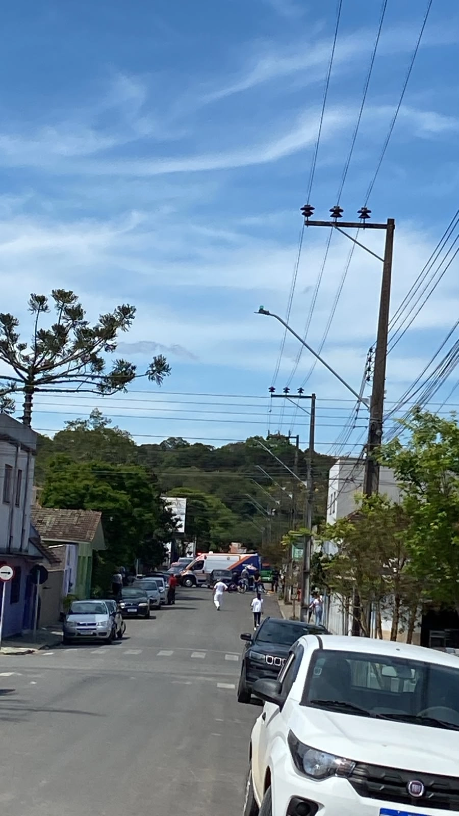 ACIDENTE ENVOLVE BICICLETA E SAVEIRO NO CENTRO DE REBOUÇAS