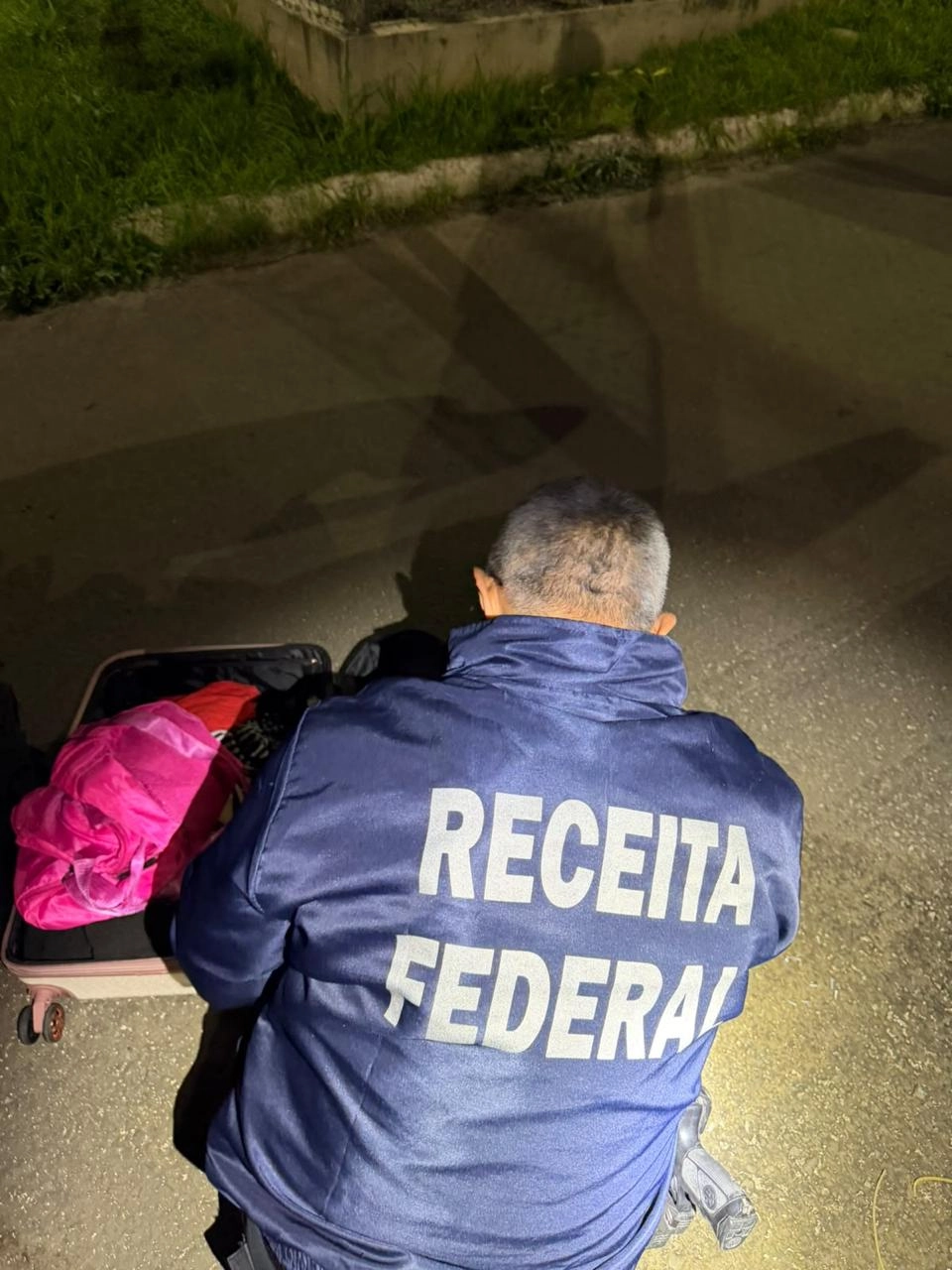 Receita Federal apreende 4,45 quilos de haxixe escondidos em mala durante operação na BR-277, em Irati