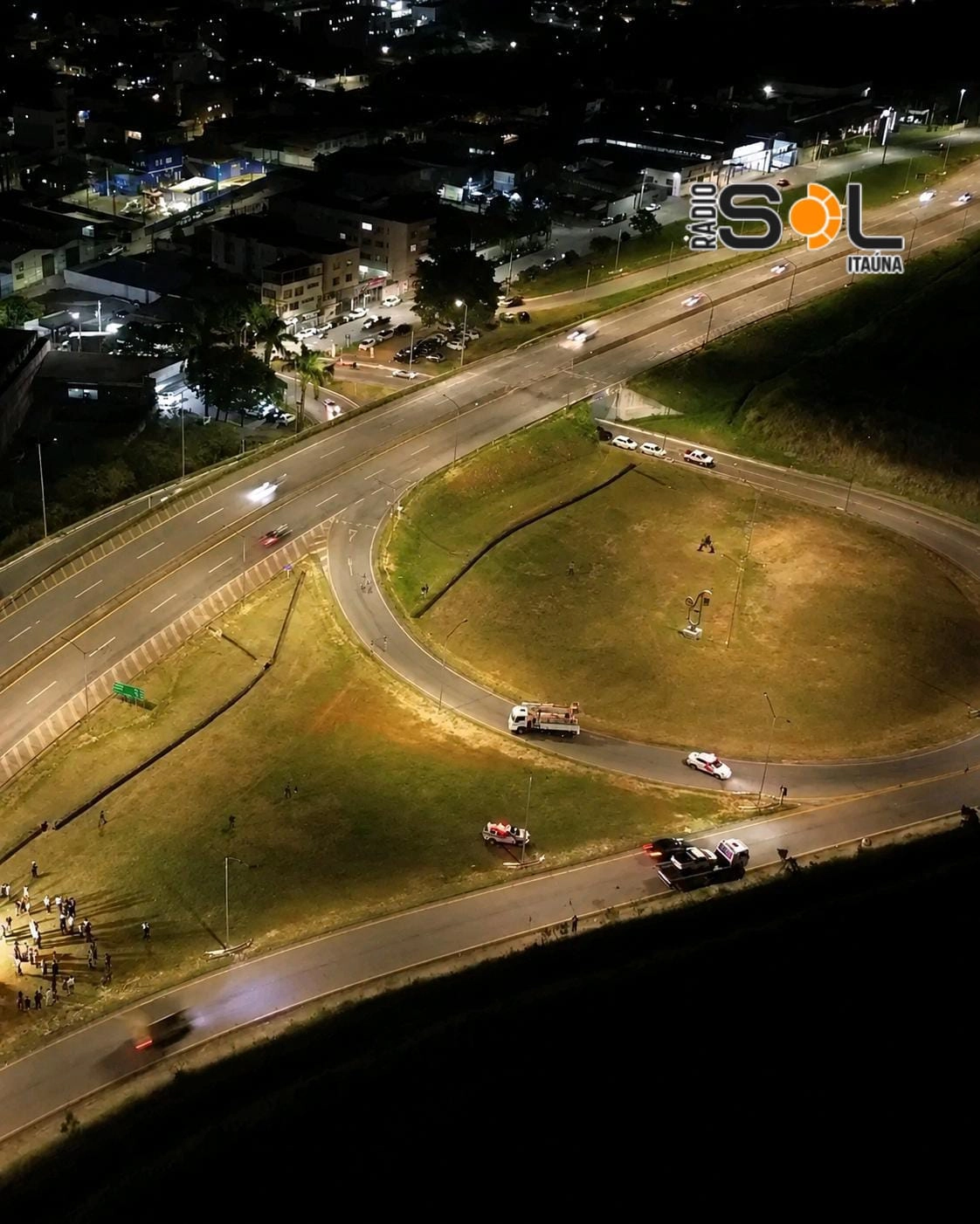 Trevo da Silva Jardim recebe iluminação após 14 anos de espera em Itaúna