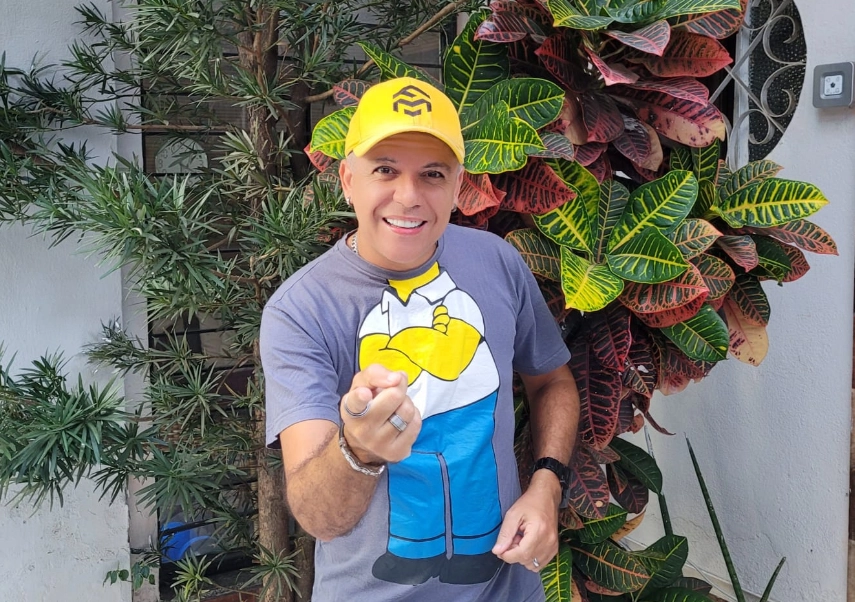 Fabrício Moreno supera 1 milhão de views com Clipe "Me Ama"