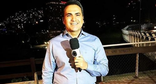 Repórter alagoano, Dennes Queiroz é atropelado e quebra a perna durante jornal