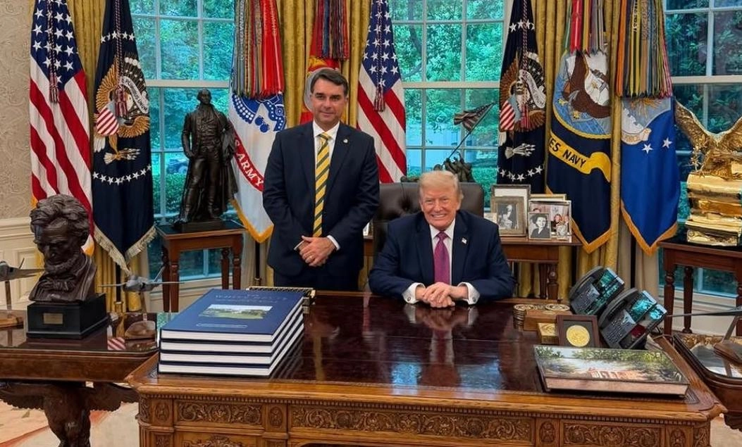 Aliado de Trump diz que o presidente dos EUA concederá asilo a Flávio