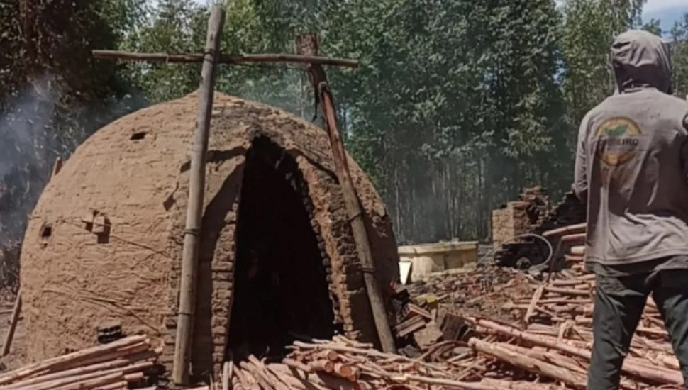 TRABALHO ESCRAVO EM CARBONITA.
