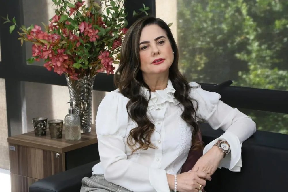 Deputada Mara Caseiro é alvo de ex-funcionário que invade suas redes sociais e publica ofensas em seu nome.