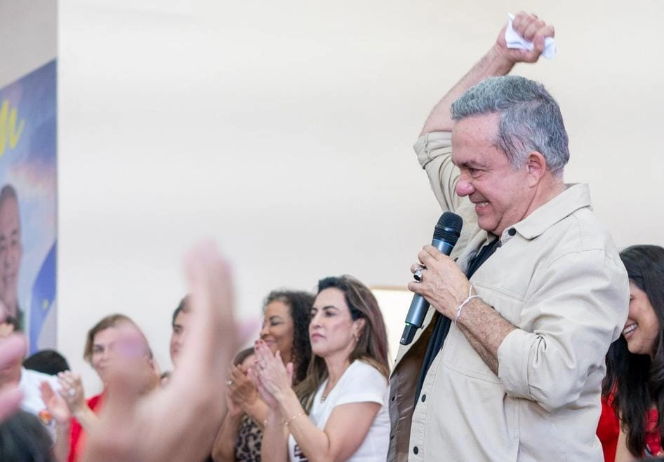 Vander dispara em pesquisa e pode levar 2ª vaga no Senado.