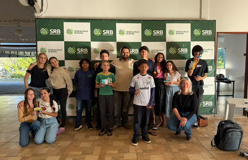Jovens apresentam projetos no encerramento do curso de Robótica em Bonito