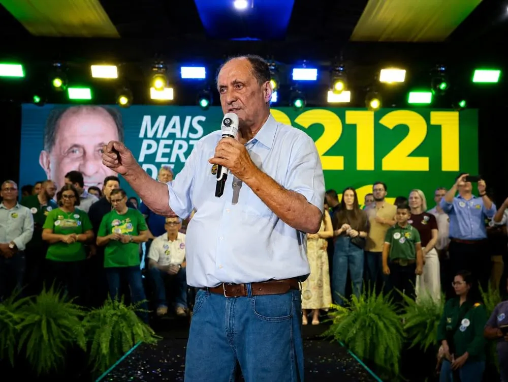 Deputado Zé Teixeira oficializa candidatura apoiado por mais de 100 vereadores.