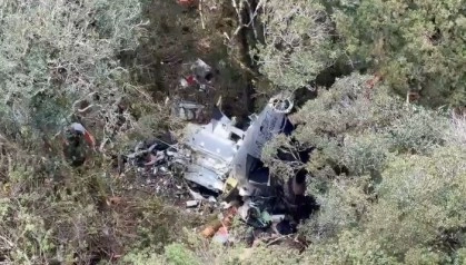 Helicóptero com cantor Rick é encontrado; cinco pessoas morrem.