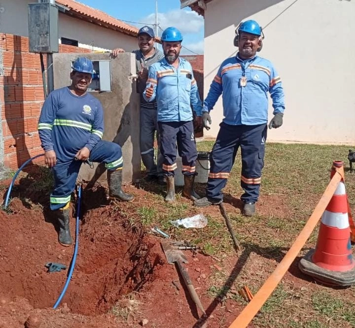 REDE DE ÁGUA ESTÁ SENDO IMPLANTADA NO RESIDENCIAL ANTÔNITO JARSON PELA EMPRESA SANESUL.