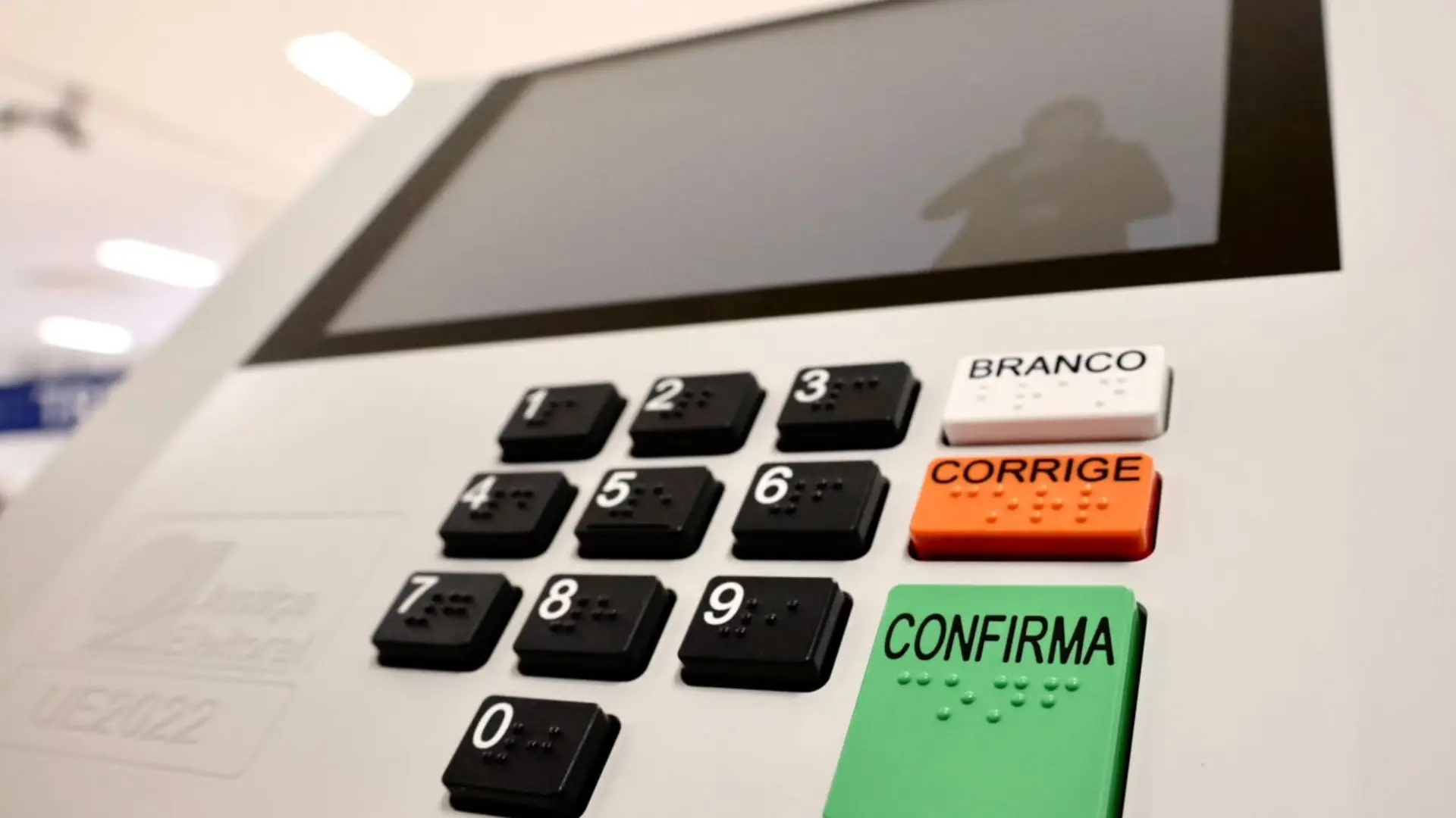 TRE-MS registra teclas coladas em urna; cinco ocorrências são registradas.