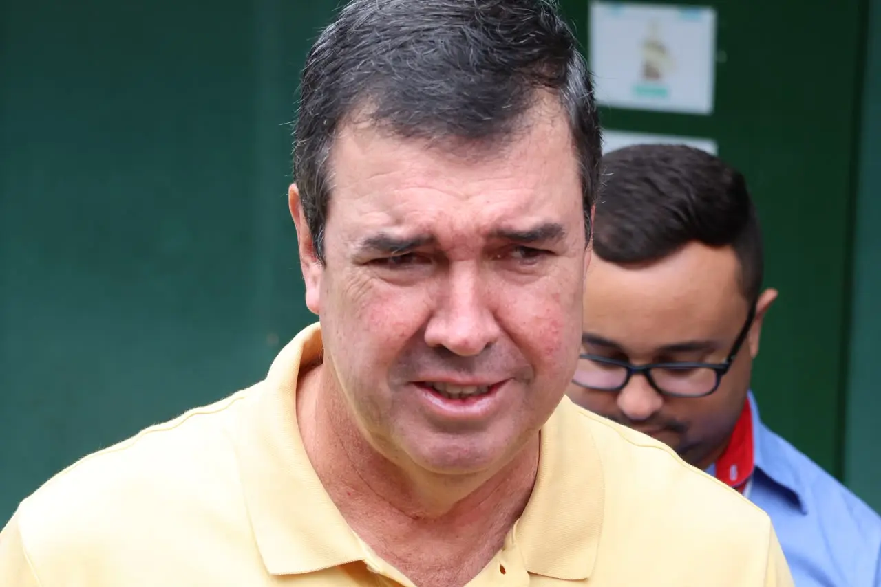 ‘Lamentável’, diz Riedel sobre morte em Bonito após briga política.