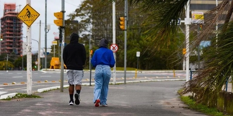 Chuva se afasta e RS terá melhora no tempo nesta terça-feira
