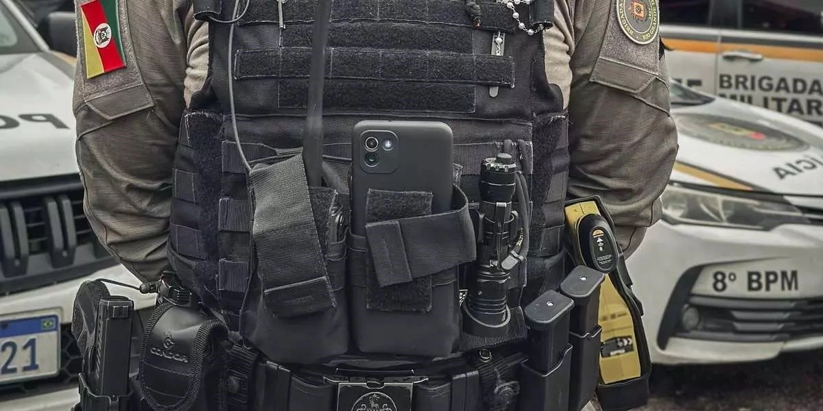 Homem com passagens policiais é detido após depredar videomonitoramento no Litoral