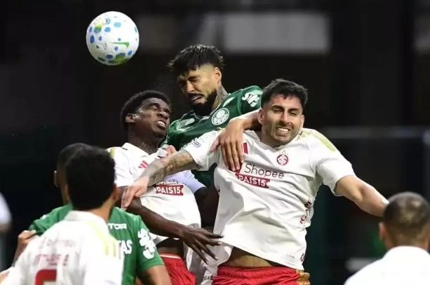 Palmeiras tropeça e o Flamengo diminui a diferença