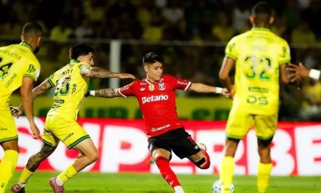 BRASILEIRÃO - Palmeiras perde, Flamengo goleia e se aproxima da liderança