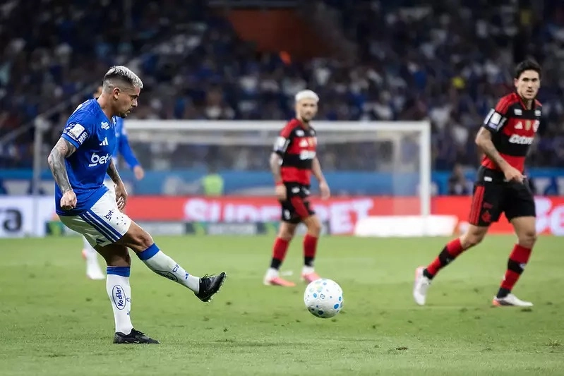 Cruzeiro vence o Flamengo e o Fluminense se mantém no G-5