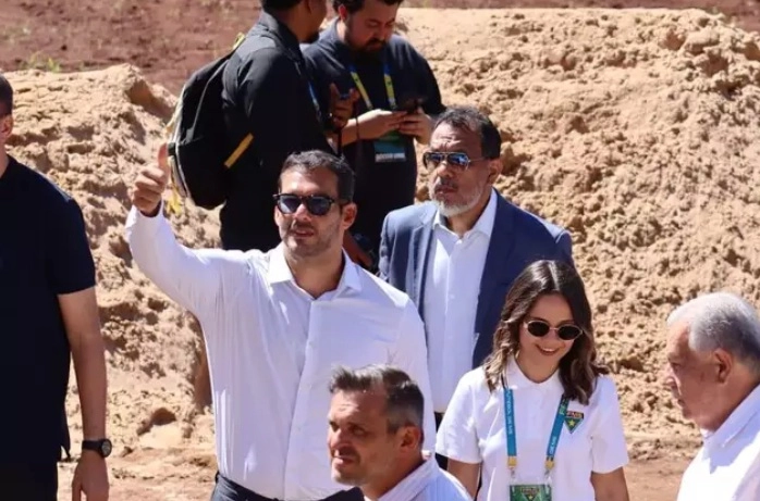 Presidente da CBF visita o Morenão e observa as obras de revitalização