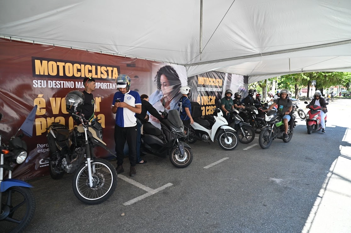Na Semana do Trânsito, CET-Santos realiza ação com motociclistas
