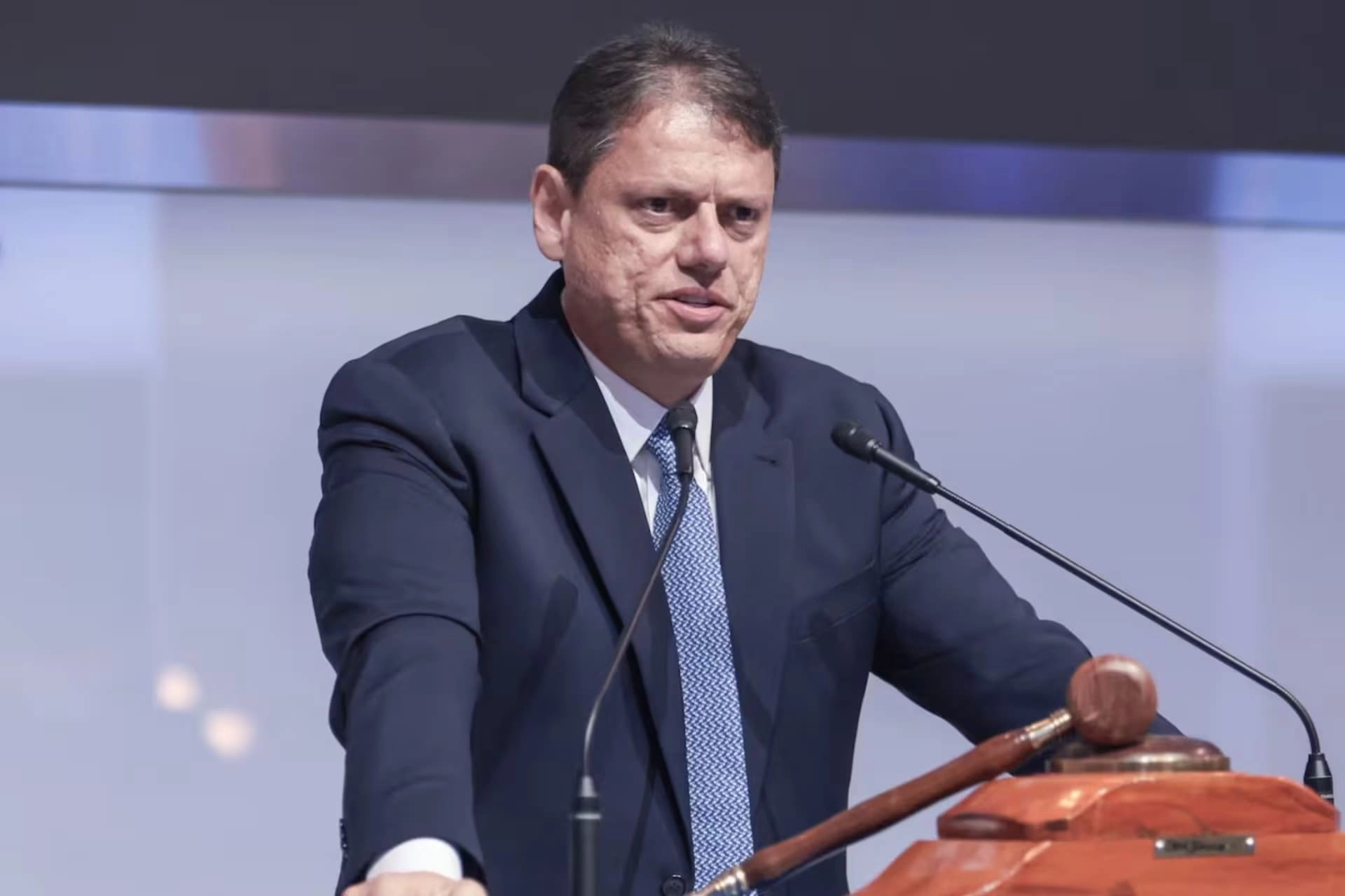 Tarcísio reconhece vitória de Lula, mas não recua nas críticas