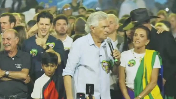 ‘Amarelaram’: Caiado chama Lula e Flávio para debate