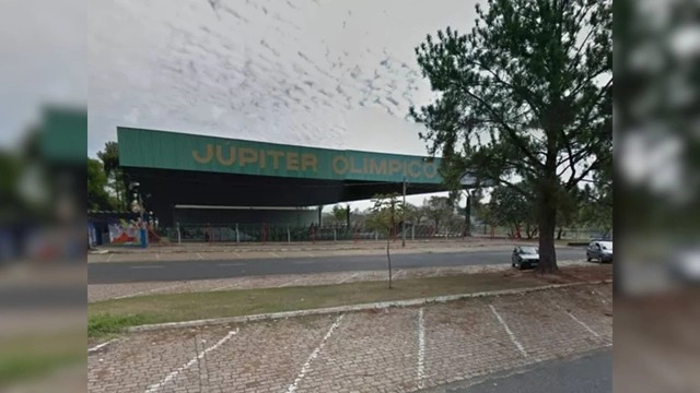 Homem de 50 anos passa mal e morre após aula de natação em complexo esportivo