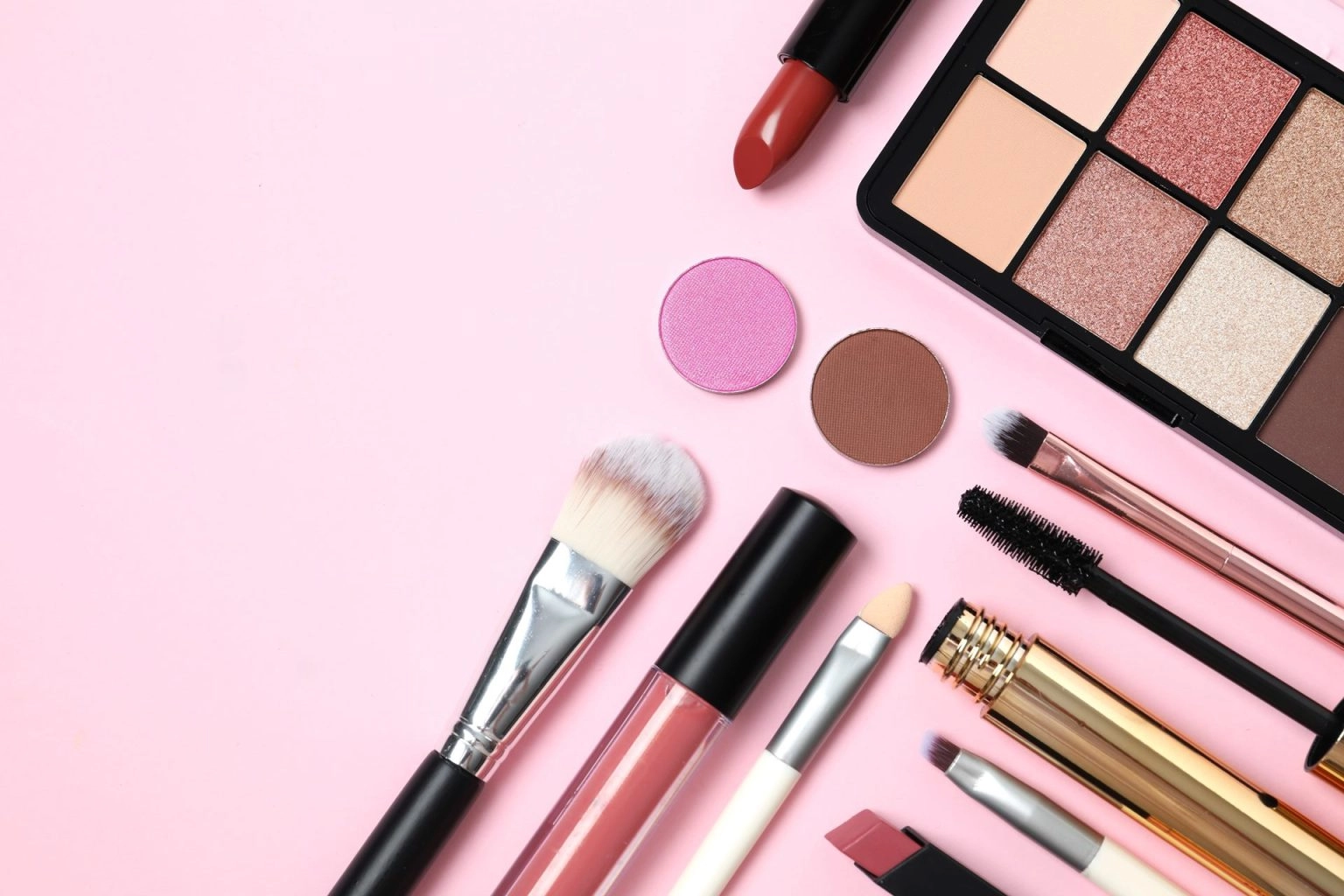 Beleza, cosméticos e perfumaria são comprados online por 46% dos brasileiros, com mulheres chegando a 59%