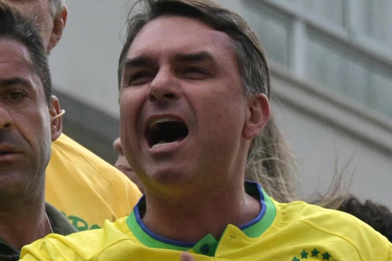 Flávio reúne 50 candidatos ao Senado para ofensiva contra STF