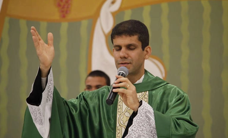 Saiba quem é o padre de Jundiaí excomungado por desafiar doutrina do Vaticano