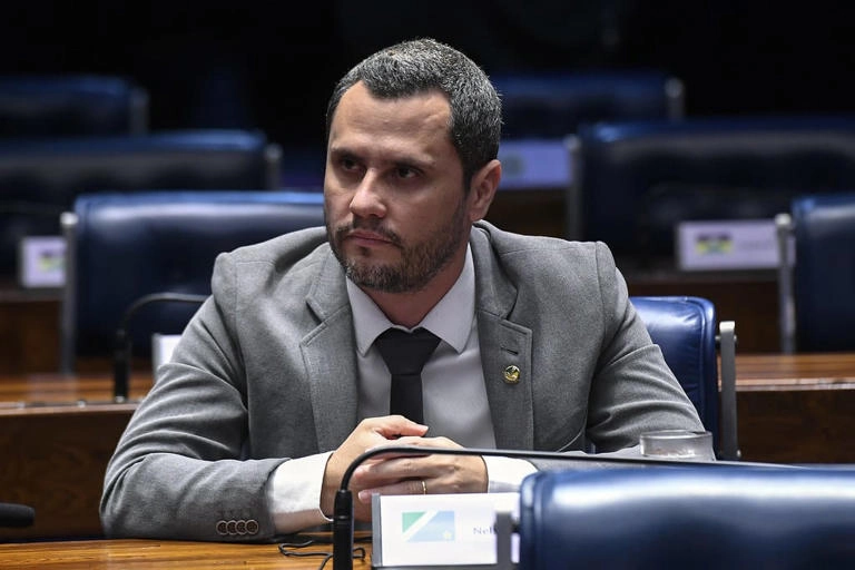 Cleitinho faz nova aposta e mantém suspense sobre seu futuro político