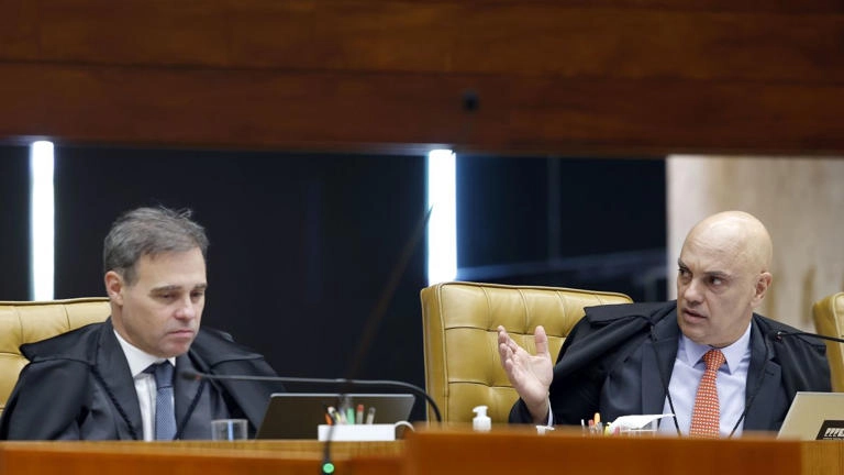 Alcolumbre sinaliza a senadores abertura de impeachment cruzado de Moraes e Mendonça
