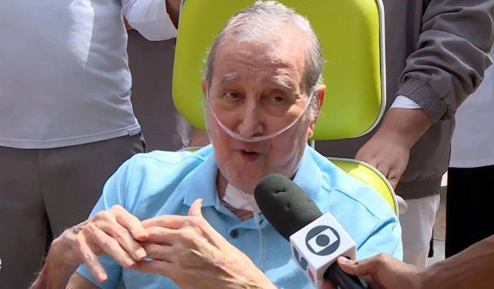 Carlos Alberto Parreira se manifesta após deixar o hospital: “Foi um período muito intenso”