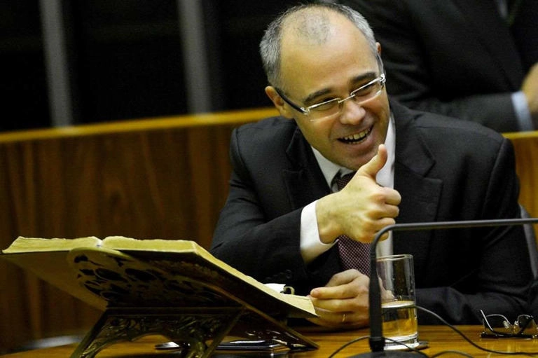 “Intervenção grave e ilegal”: a reação à decisão de Mendonça