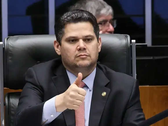 Vorcaro deu R$155 milhões a Acolumbre e querem que ele paute impeachment de Moraes?, diz internauta. Entenda o caso!
